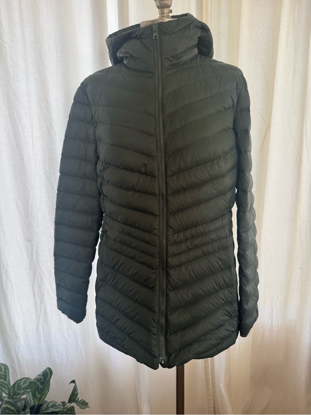 Lands’ End Women’s M 10-12 Packable Down Hooded Puffer Coat Green - Picture 3 of 12